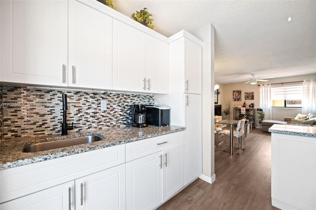 2770 W 60th Place 202, Hialeah, FL 33016