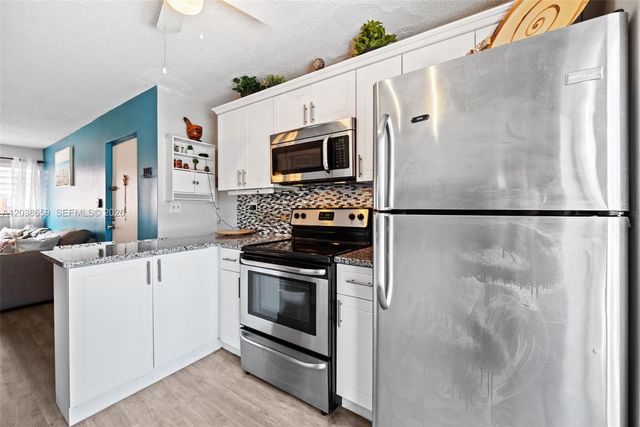 2770 W 60th Place 202, Hialeah, FL 33016