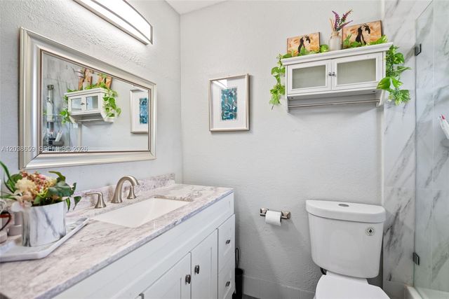 2770 W 60th Place 202, Hialeah, FL 33016