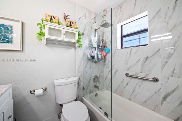 2770 W 60th Place 202, Hialeah, FL 33016