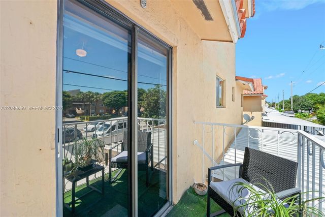 2770 W 60th Place 202, Hialeah, FL 33016