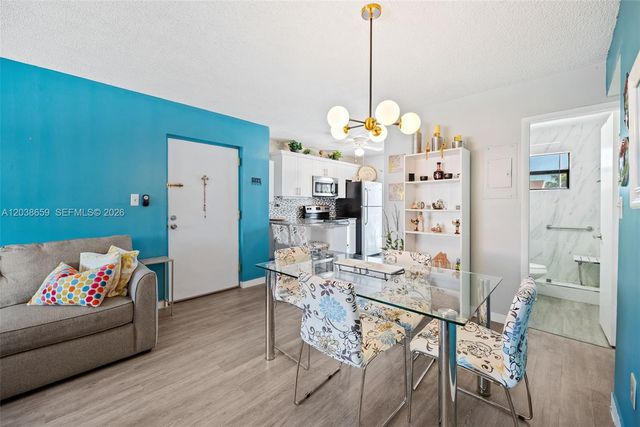 2770 W 60th Place 202, Hialeah, FL 33016