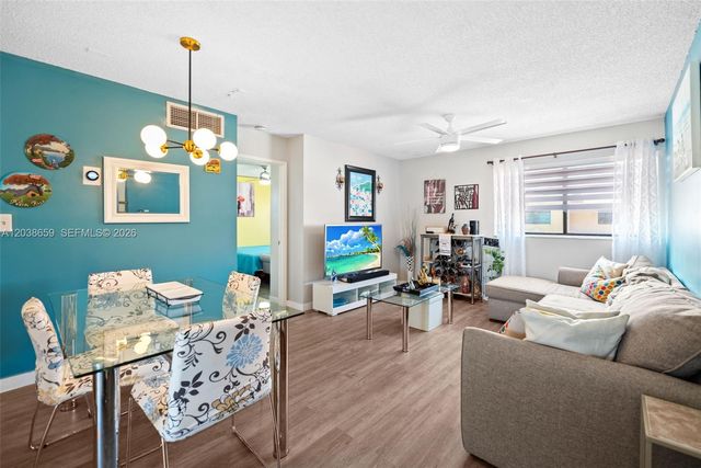 2770 W 60th Place 202, Hialeah, FL 33016