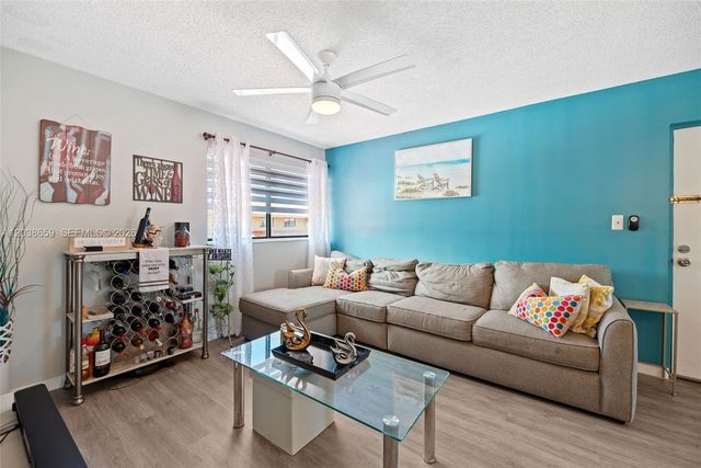 2770 W 60th Place 202, Hialeah, FL 33016