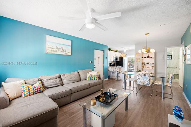 2770 W 60th Place 202, Hialeah, FL 33016