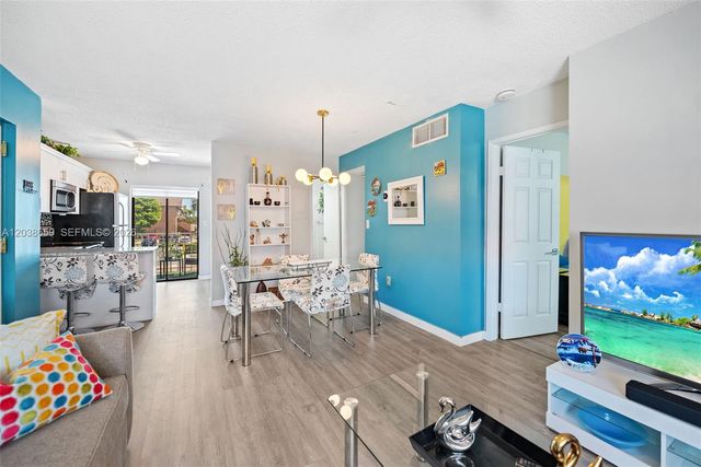 2770 W 60th Place 202, Hialeah, FL 33016