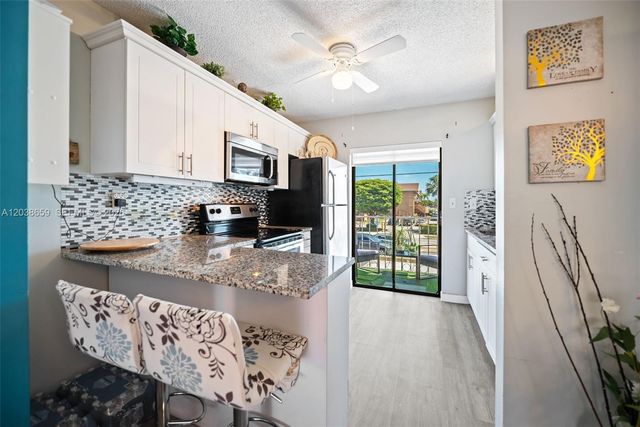 2770 W 60th Place 202, Hialeah, FL 33016