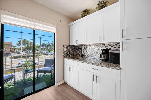 2770 W 60th Place 202, Hialeah, FL 33016