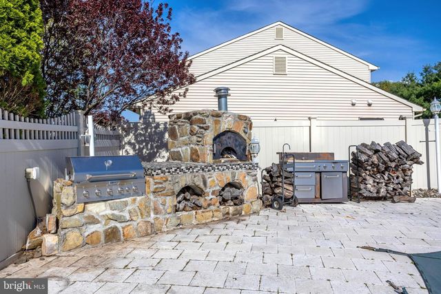 14 HILLIARD WAY, Sewell, NJ 08080