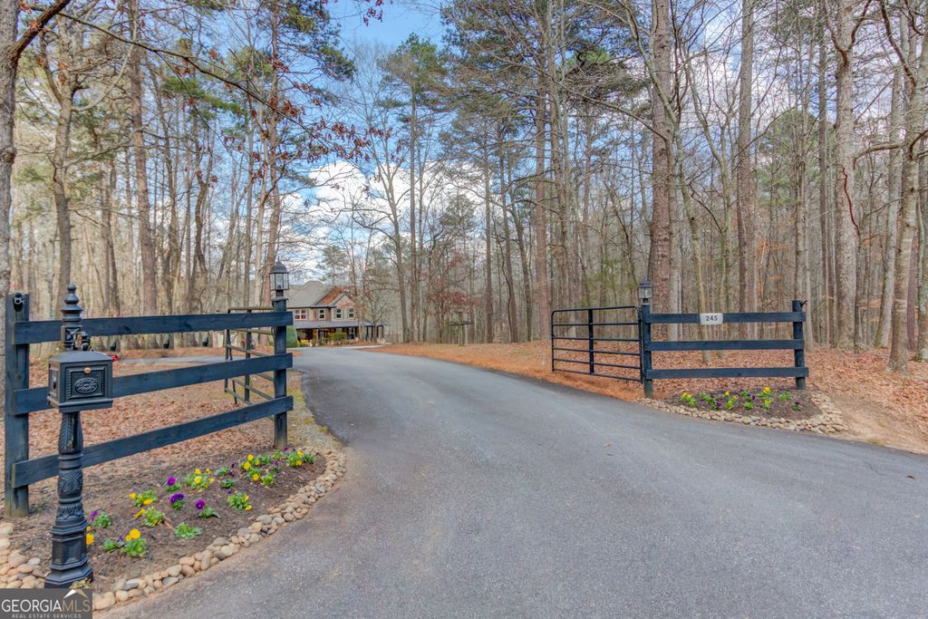 245 Lakeshore Drive, Jefferson, GA 30549 — photo 3