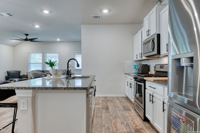 5615 Chase Falls, San Antonio, TX 78266