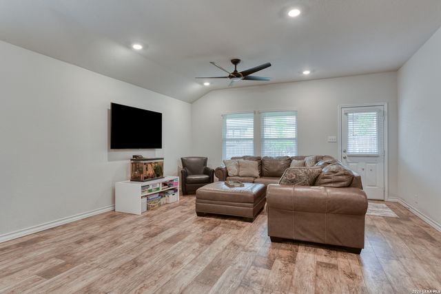 5615 Chase Falls, San Antonio, TX 78266