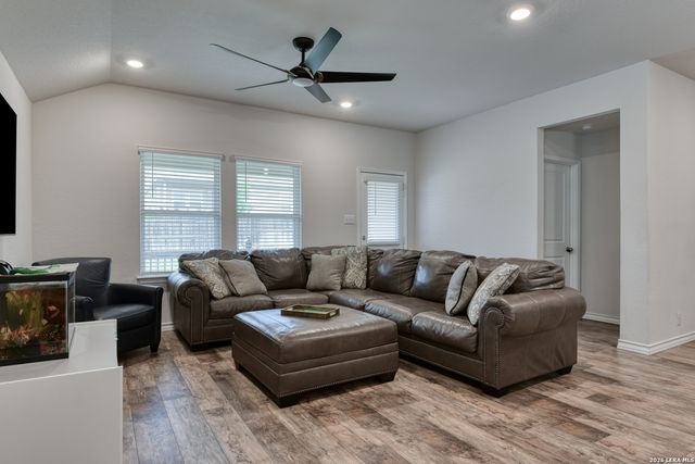 5615 Chase Falls, San Antonio, TX 78266