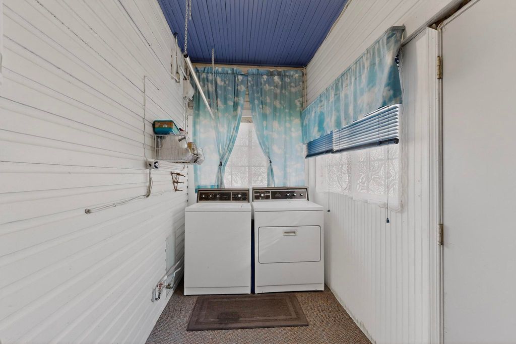 Image 37 of property listing at 215 9th Street NW, Albuquerque, NM 87102