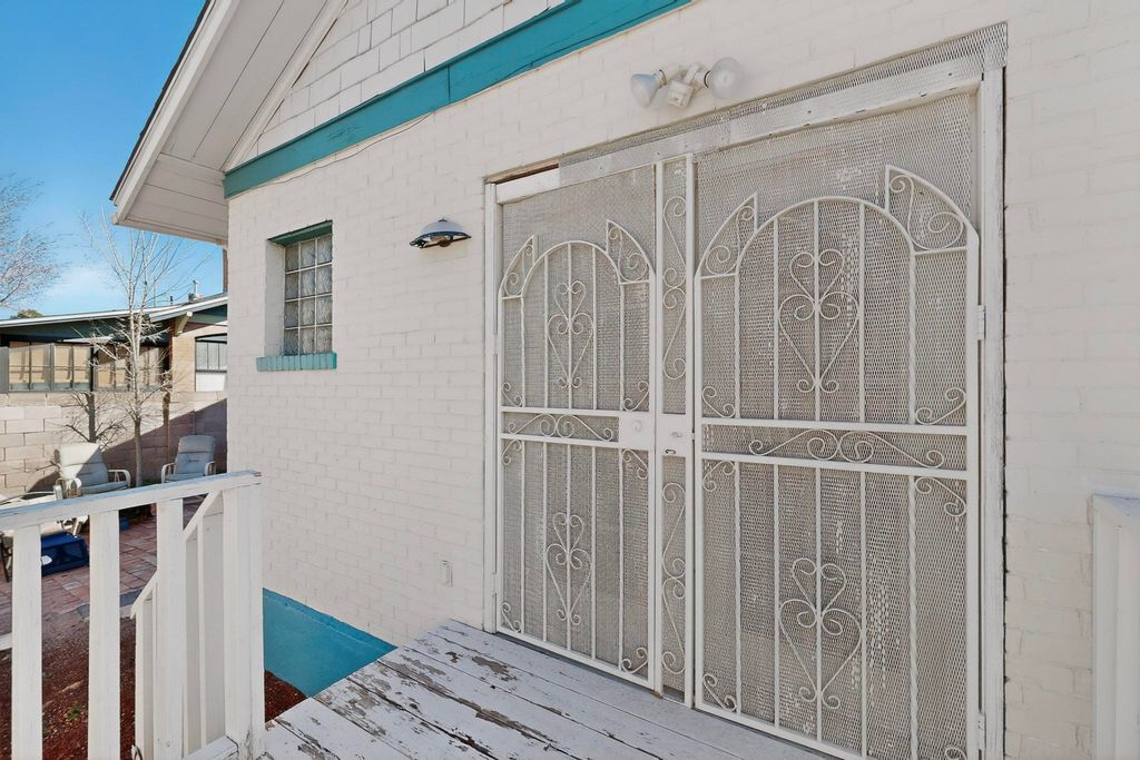 Image 40 of property listing at 215 9th Street NW, Albuquerque, NM 87102