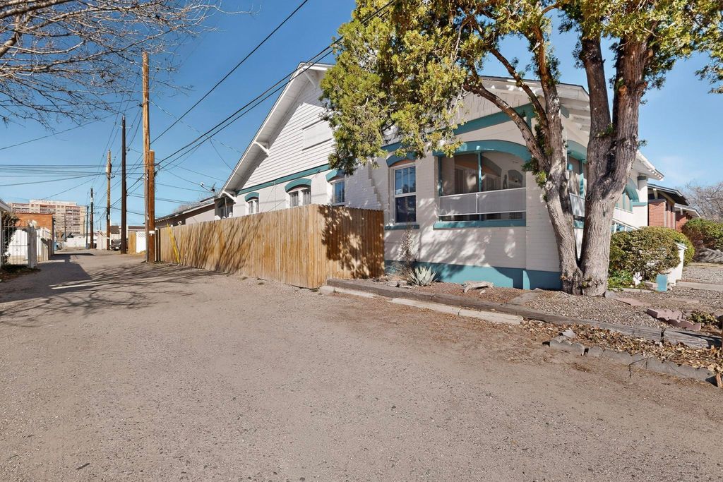 Image 45 of property listing at 215 9th Street NW, Albuquerque, NM 87102