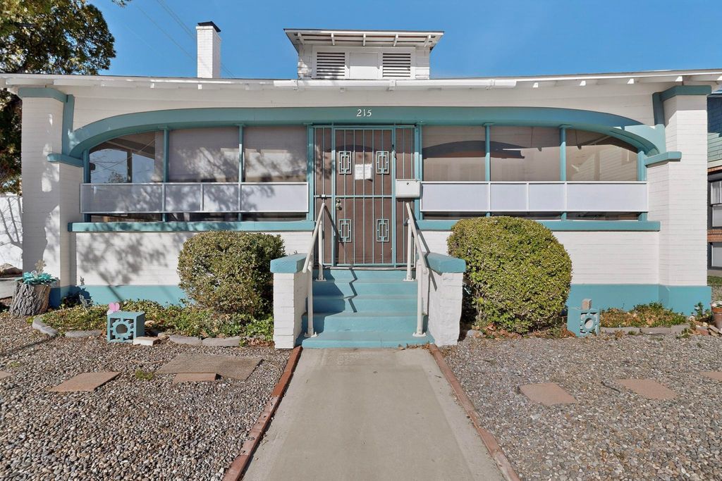 Image 5 of property listing at 215 9th Street NW, Albuquerque, NM 87102