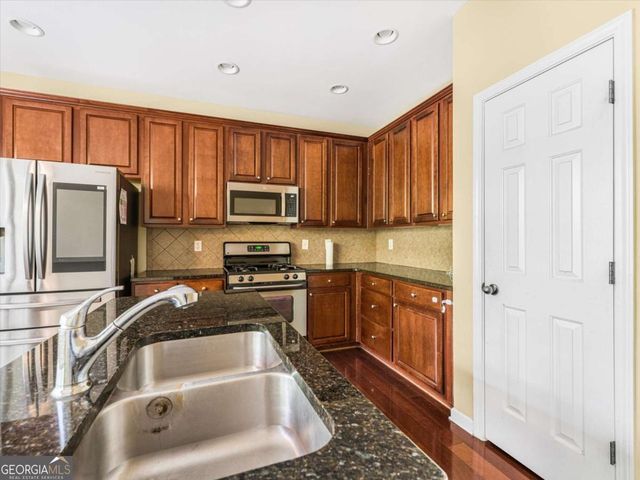 513 Grove Field Court, Suwanee, GA 30024