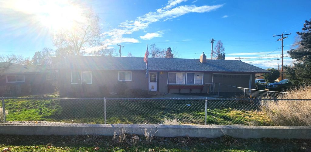 1902 Carlson Drive, Klamath Falls, OR 97603