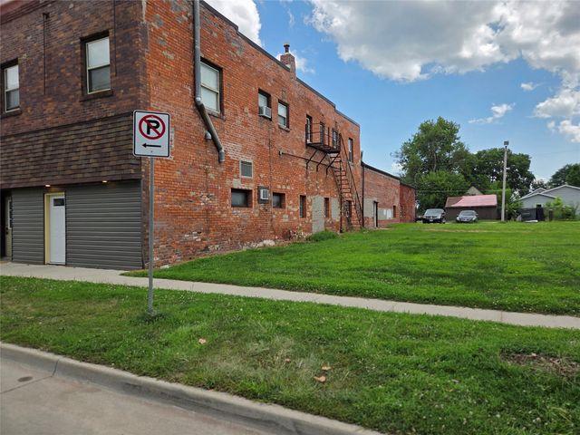 2447 E Walnut Street, Des Moines, IA 50317