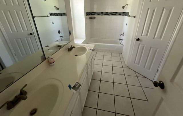 1712 Somerset DR, Round Rock, TX 78681