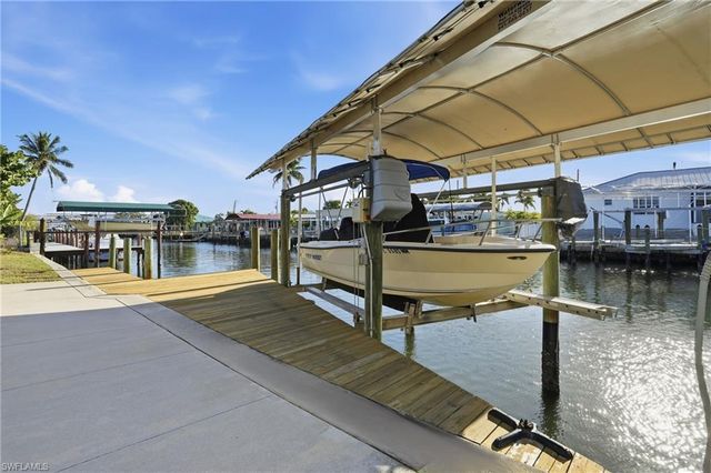 2821 Bruce ST, Matlacha, FL 33993