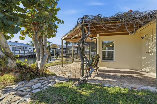 2821 Bruce ST, Matlacha, FL 33993