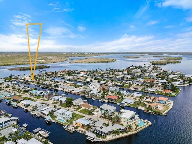 2821 Bruce ST, Matlacha, FL 33993