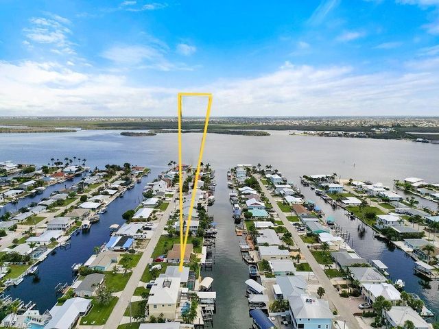 2821 Bruce ST, Matlacha, FL 33993