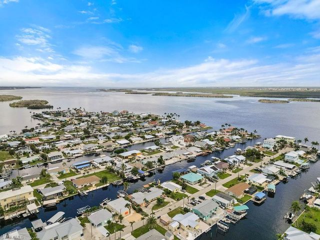 2821 Bruce ST, Matlacha, FL 33993