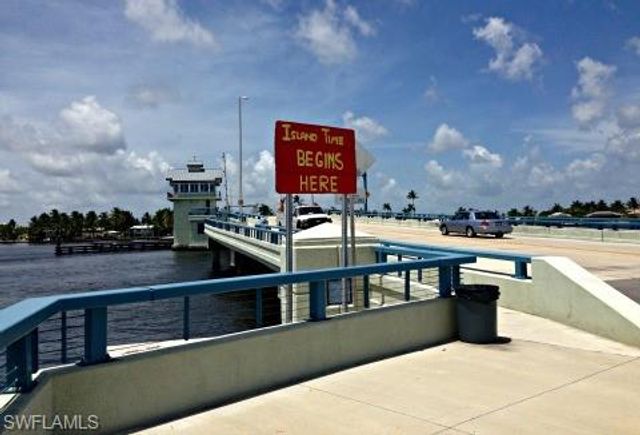 2821 Bruce ST, Matlacha, FL 33993