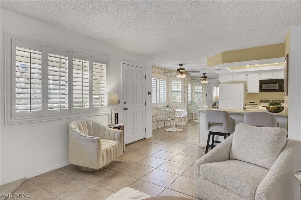 1108 North Cimarron Road 101, Las Vegas, NV 89128 — photo 3