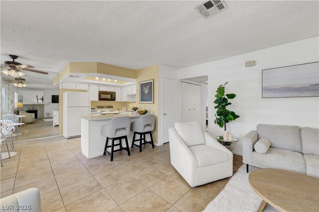 1108 North Cimarron Road 101, Las Vegas, NV 89128 — photo 4