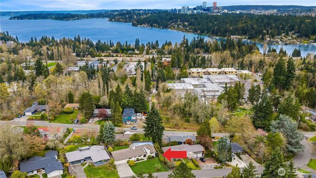 9750 SE 41st Street, Mercer Island, WA 98040