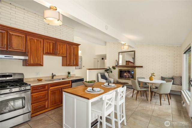 9750 SE 41st Street, Mercer Island, WA 98040