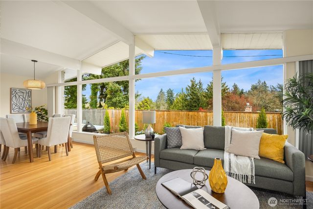 9750 SE 41st Street, Mercer Island, WA 98040