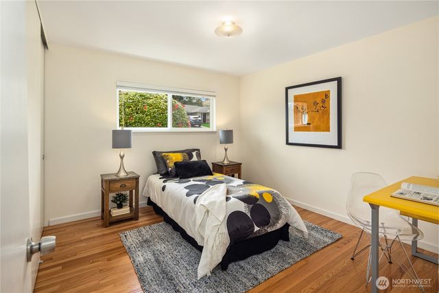 9750 SE 41st Street, Mercer Island, WA 98040