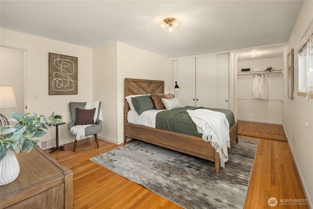 9750 SE 41st Street, Mercer Island, WA 98040