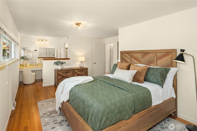 9750 SE 41st Street, Mercer Island, WA 98040