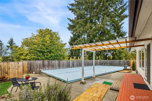 9750 SE 41st Street, Mercer Island, WA 98040