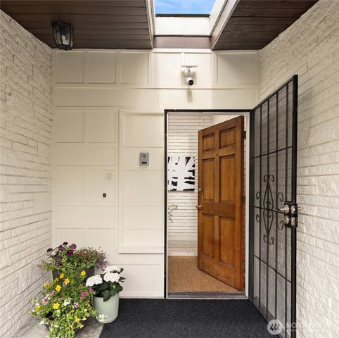 9750 SE 41st Street, Mercer Island, WA 98040