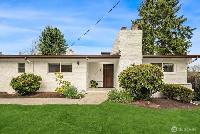 9750 SE 41st Street, Mercer Island, WA 98040