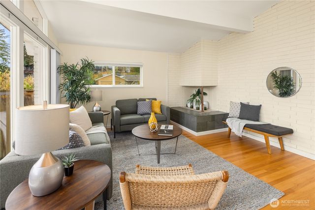 9750 SE 41st Street, Mercer Island, WA 98040