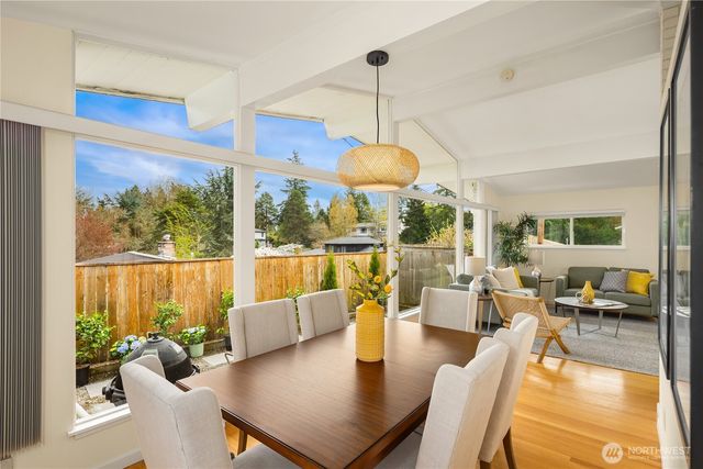 9750 SE 41st Street, Mercer Island, WA 98040