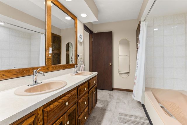 24840 S Hemphill Drive, Elwood, IL 60421