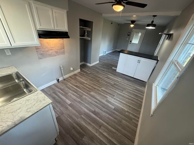 1045 Bayard Park Drive, Evansville, IN 47714