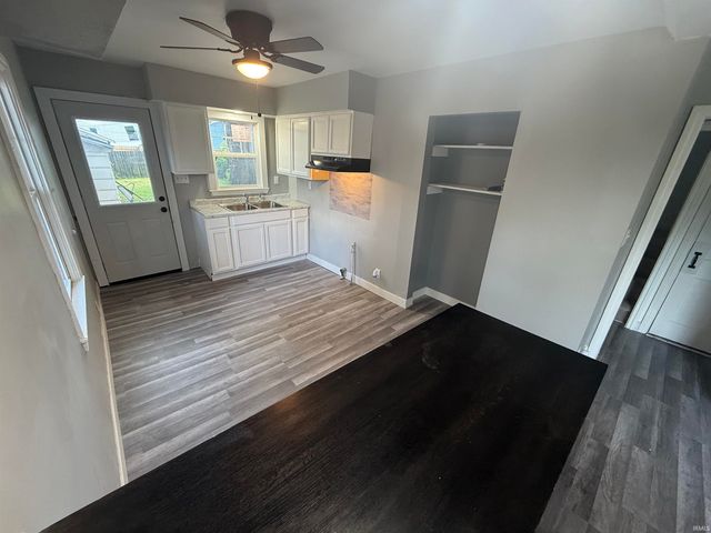 1045 Bayard Park Drive, Evansville, IN 47714