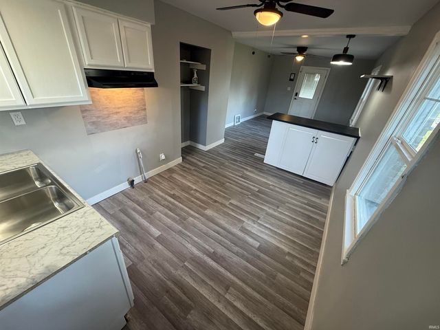 1045 Bayard Park Drive, Evansville, IN 47714