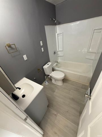 1045 Bayard Park Drive, Evansville, IN 47714