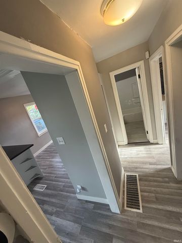 1045 Bayard Park Drive, Evansville, IN 47714